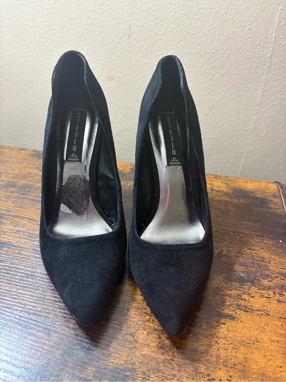 Steve Madden Black Suede Pointed Toe Pumps - Picture 4 of 8